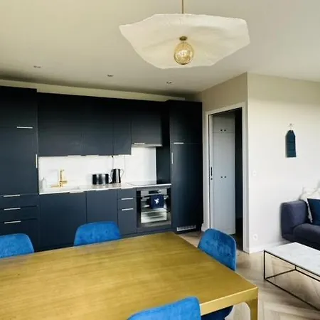 Le Carlton Front De Apartman