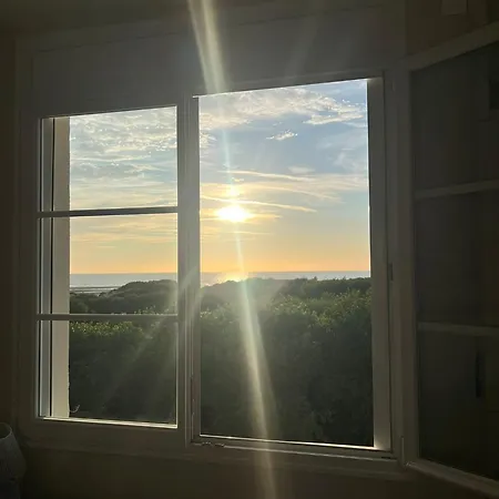 Le Carlton Front De *