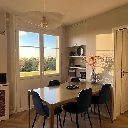 Le Carlton Front De *