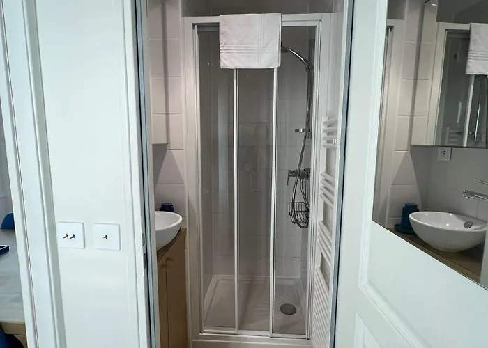 Le Carlton Front De Appartement