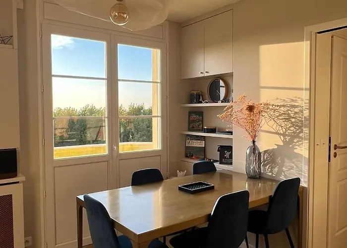 Le Carlton Front De *