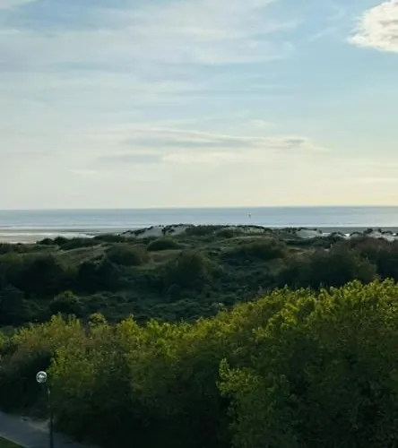 Le Carlton Front De Appartement